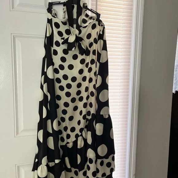 Gorgeous Polka Dots Halter Neck Dress - Picture 5 of 7